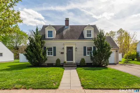 98 Colonial Dr, Hamden, CT 06518