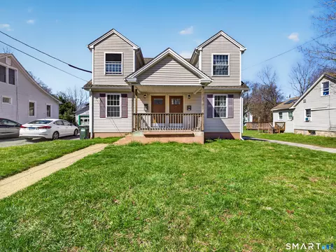 44-46 Pratt St, Norwich, CT 06360