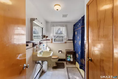 Bath - 120 Adelaide St, Killingly, CT 06239 photo 2 of 2