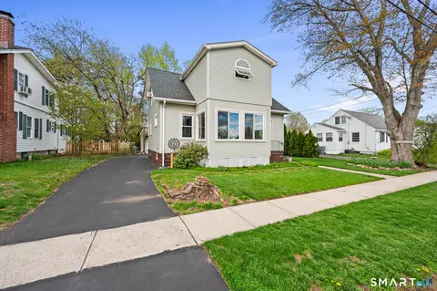 31 Lincoln St, Plainville, CT 06062