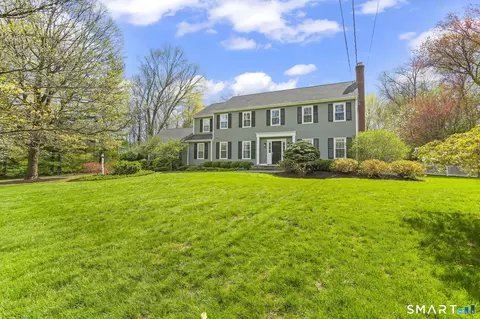 621 Shrub Oak Ln, Fairfield, CT 06824