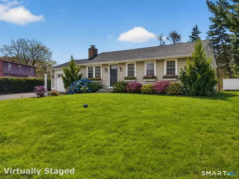 41 Sunnybrook Ln, Clinton, CT 06413