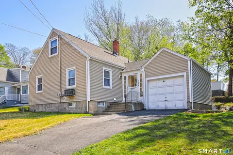 110 Greystone Rd, Bridgeport, CT 06610