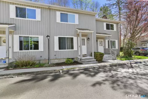 100 Ten Coat Ln #2C, Shelton, CT 06484