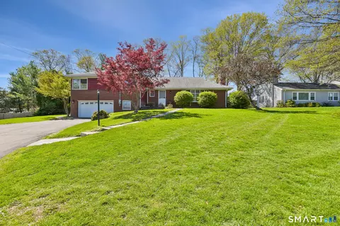 104 Knollwood Dr, New Haven, CT 06515