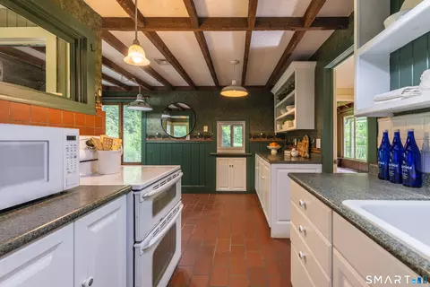 Kitchen - 92 Walnut Tree Hill Rd, Sandy Hook, CT 06482 photo 3 of 4