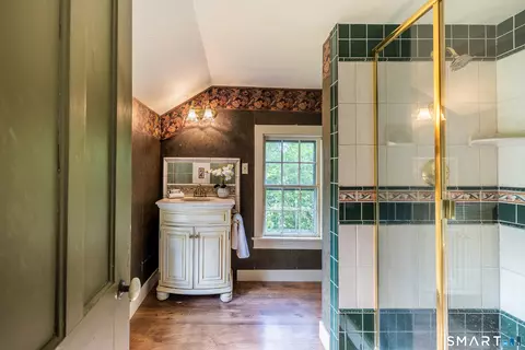 Bath - 92 Walnut Tree Hill Rd, Sandy Hook, CT 06482 photo 2 of 3