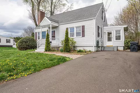 24 Aceto St, Branford, CT 06405