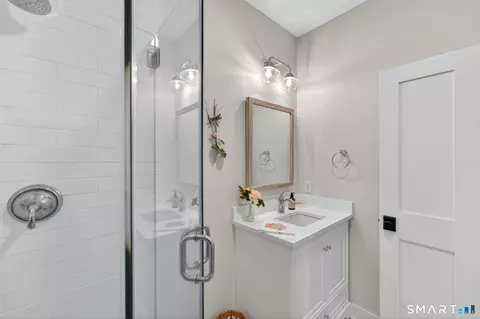 Bath - 185 Main St #202, Niantic, CT 06357 photo 5 of 6
