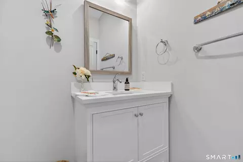Bath - 185 Main St #202, Niantic, CT 06357 photo 6 of 6