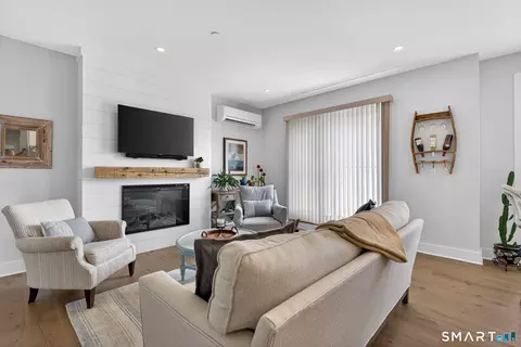 Living - 185 Main St #202, Niantic, CT 06357 photo 4 of 7