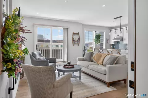 Living - 185 Main St #202, Niantic, CT 06357 photo 2 of 7