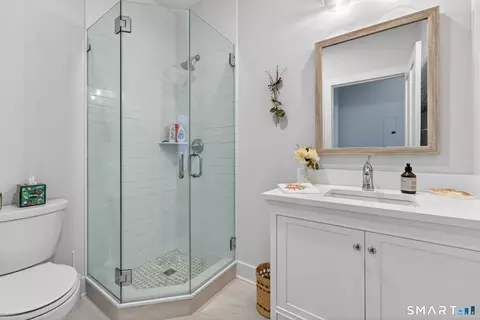 Bath - 185 Main St #202, Niantic, CT 06357 photo 4 of 6