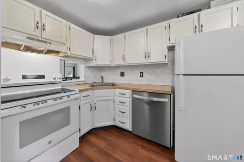 98 Rising Trail Dr #98, Middletown, CT 06457