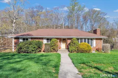 26 Oak Hill Ln, Shelton, CT 06484