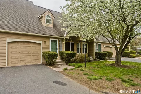 39 Fox Hollow Dr #39, Windsor Locks, CT 06096