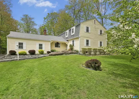 12 Heritage Dr, Danbury, CT 06811