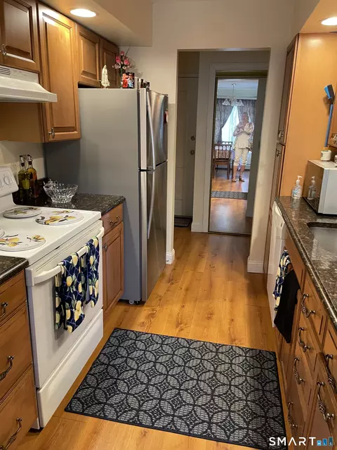 30 Rollingwood Dr #30, Brookfield, CT 06804