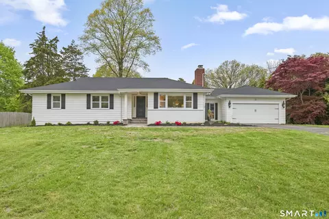 28 Kingston Rd, Trumbull, CT 06611