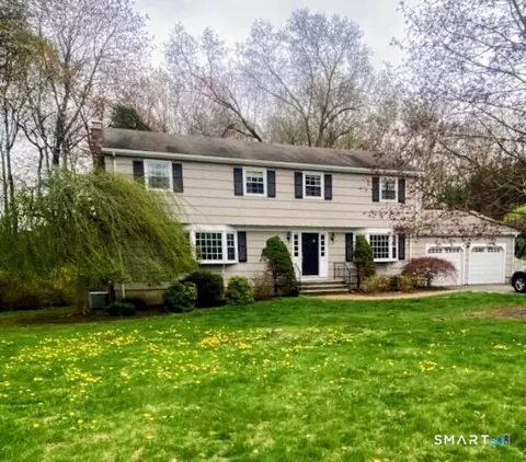 45 Wendover Rd, Trumbull, CT 06611