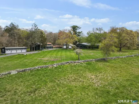 34 Black Snake Ln, Bridgewater, CT 06752