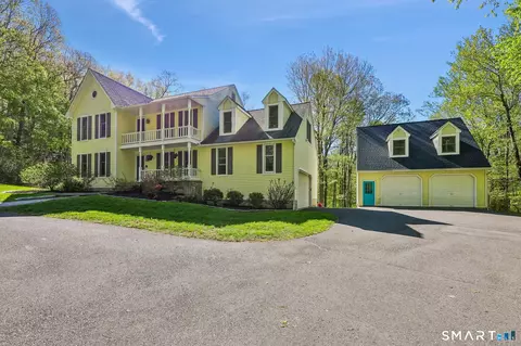 13 Aunt Pattys Ln W, Bethel, CT 06801