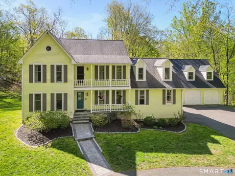 13 Aunt Pattys Ln W, Bethel, CT 06801