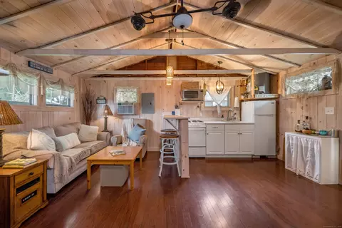 92 Fourth Ave, Madison, CT 06443