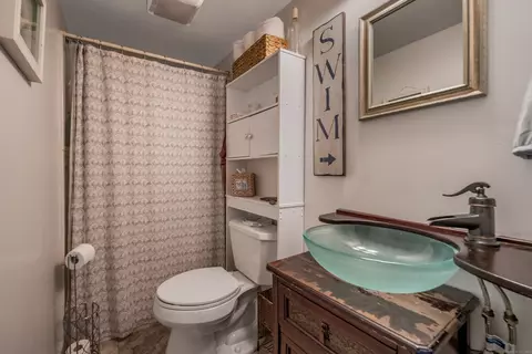 Bath - 92 Fourth Ave, Madison, CT 06443 photo 1 of 1