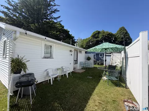 Exterior - 92 Fourth Ave, Madison, CT 06443 photo 3 of 4