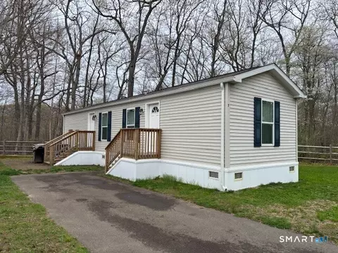 7 Breezy Ln, Milford, CT 06460