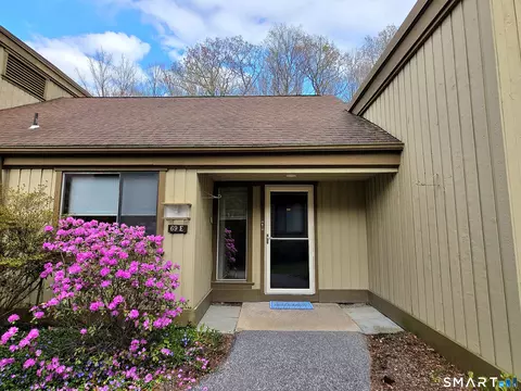 69 Heritage Vlg #E, Southbury, CT 06488