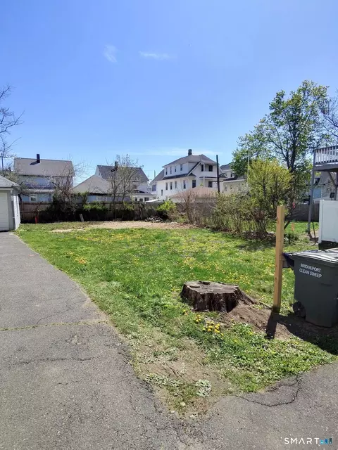 304 Pixlee Pl, Bridgeport, CT 06610