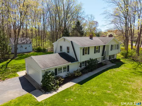 53 Driftwood Ln, Guilford, CT 06437