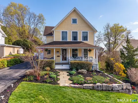 16 School St, Mystic, CT 06355