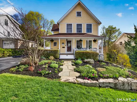 16 School St, Mystic, CT 06355