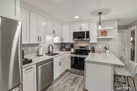 6 Country Squire Dr # -G, Cromwell, CT 06416