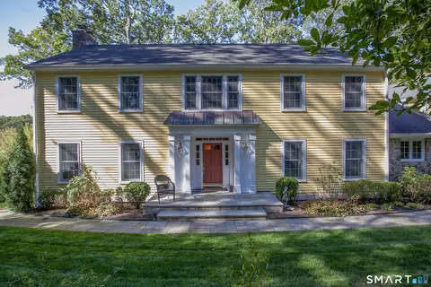 21 Laurel Lk E, Weston, CT 06883