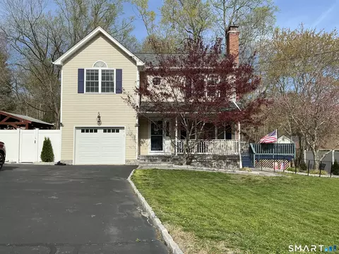 6 Candlewood Dr, East Hampton, CT 06424