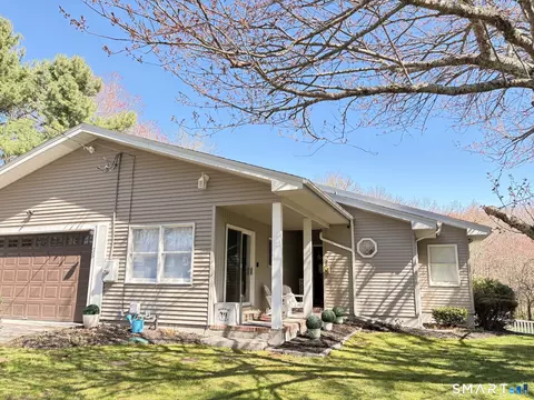 35 Stewart Rd, Pawcatuck, CT 06379