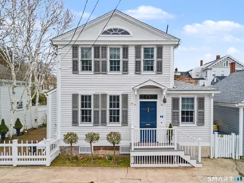 15 Grand St, Stonington, CT 06378