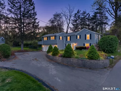 114 Butlertown Rd, Waterford, CT 06385