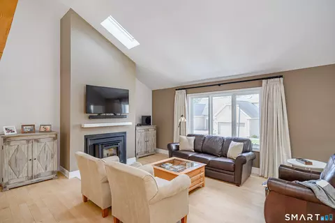 12 Boulevard Dr #22-132, Danbury, CT 06810