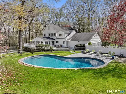 54 Saint George Ln, New Canaan, CT 06840