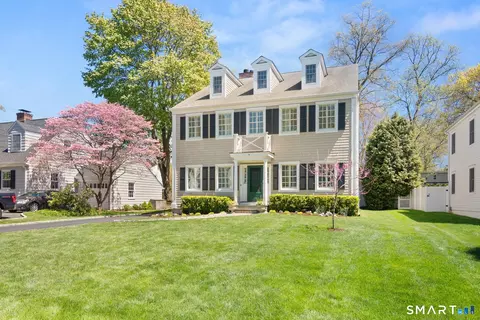 18 Thomasina Ln, Darien, CT 06820