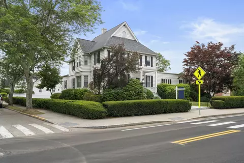 32 E Main St, Mystic, CT 06355