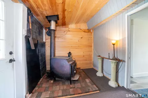 Entry Way - 4 Cross Rd, Chaplin, CT 06235 photo 1 of 2