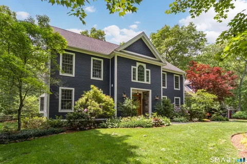 46 Laurel Cliffs Rd, Guilford, CT 06437