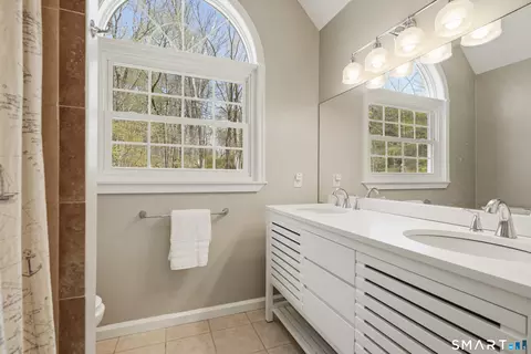 Bath - 40 Deer Hill Rd, Redding, CT 06896 photo 5 of 6