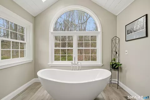 Bath - 40 Deer Hill Rd, Redding, CT 06896 photo 3 of 6